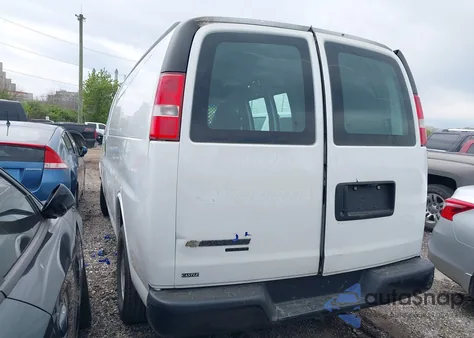 2015 Chevrolet Express 2500 Work Van z USA, uszkodzony, nr VIN 1GCWGFCF5F1217166